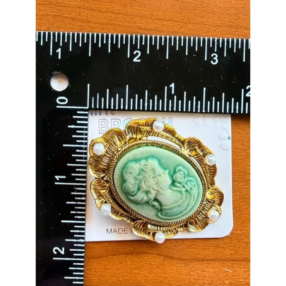 Clover Belle Cameo Brooch